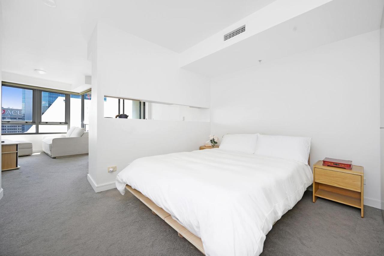 The Alexander - Harbour Views, Parking, Pool, 24hr Concierge Apartment Sydney