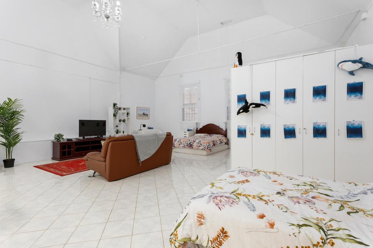 Waterloo Apartment *