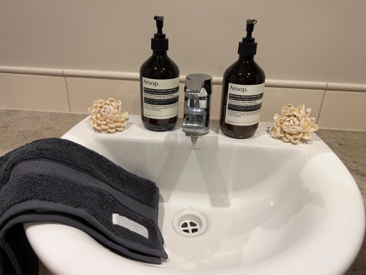Apartment The Alexander - Harbour Views, Parking, Pool, 24hr Concierge