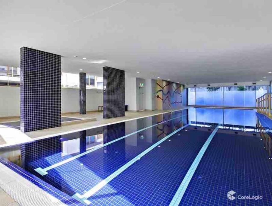 Amazing Waterside View In Rhodes Apartment *