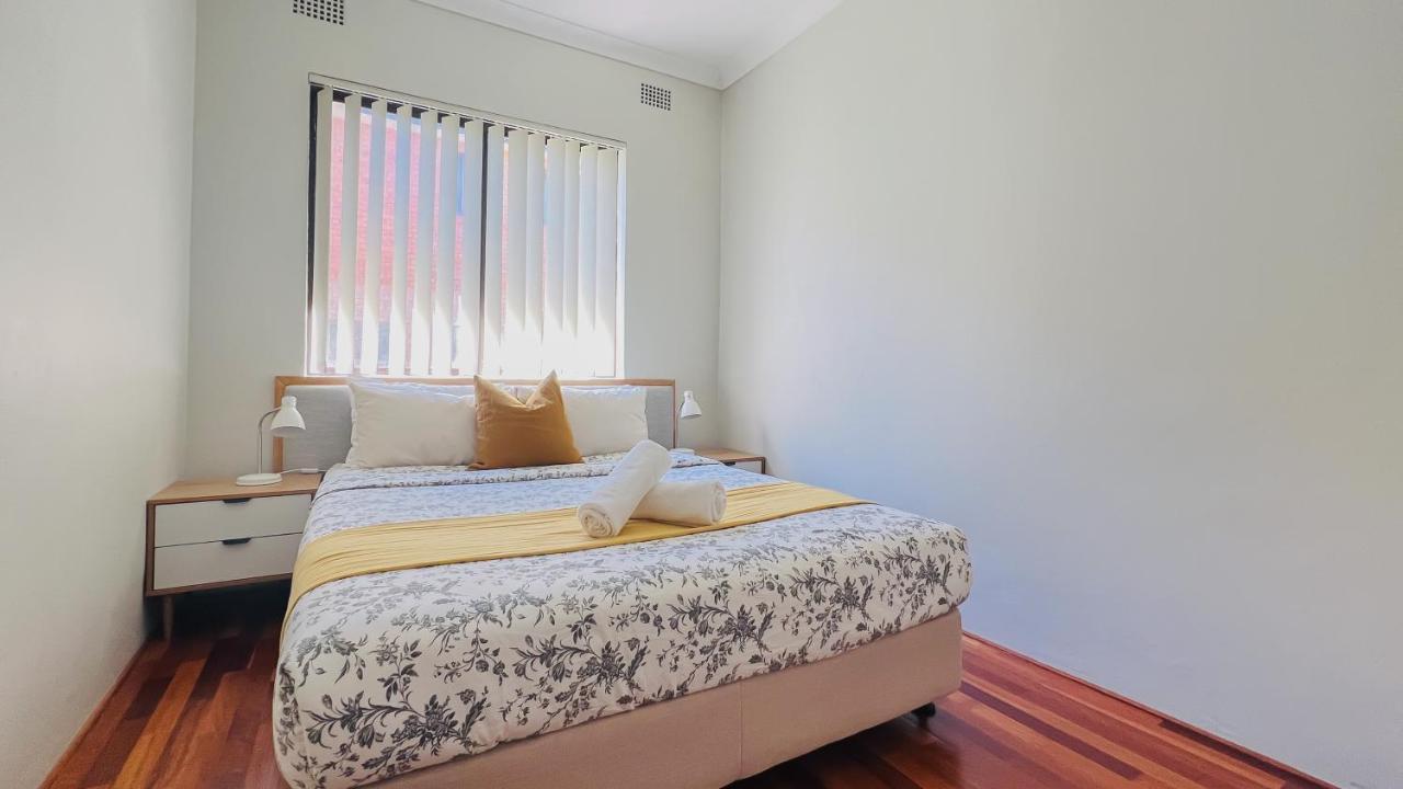 Carlton 3 Beds Unit - Free Parking Sydney