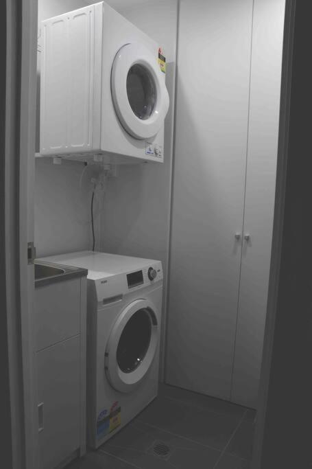 New Spacious 1 Bedroom Rosebery