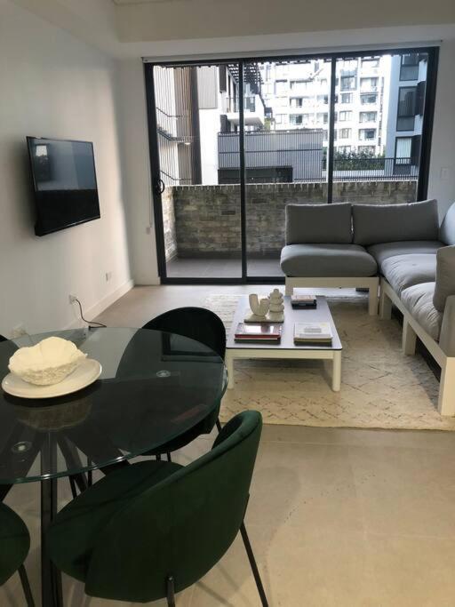 New Spacious 1 Bedroom Rosebery *