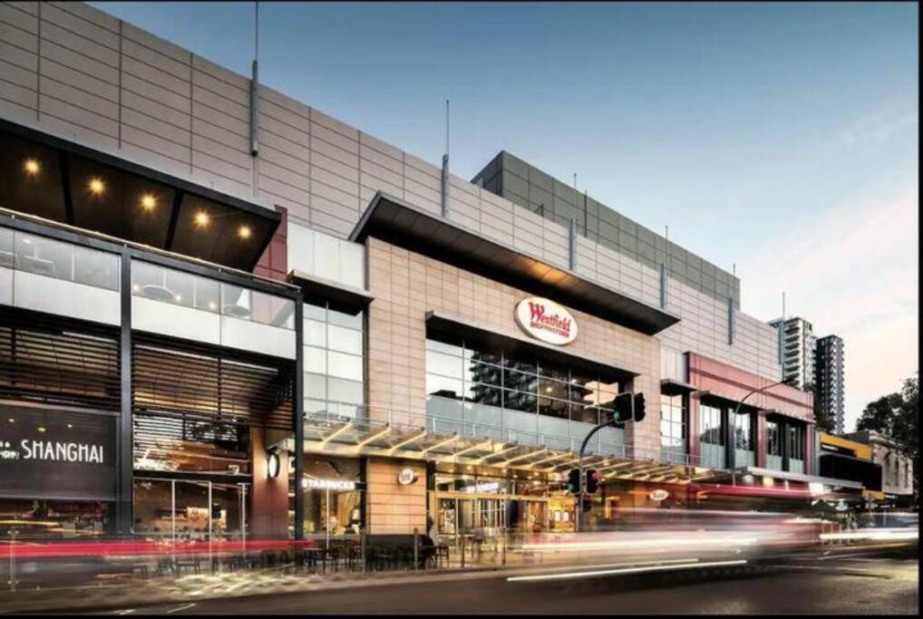Apartment Airbnb - Burwood - Walk To Station - 2 Beds Apt