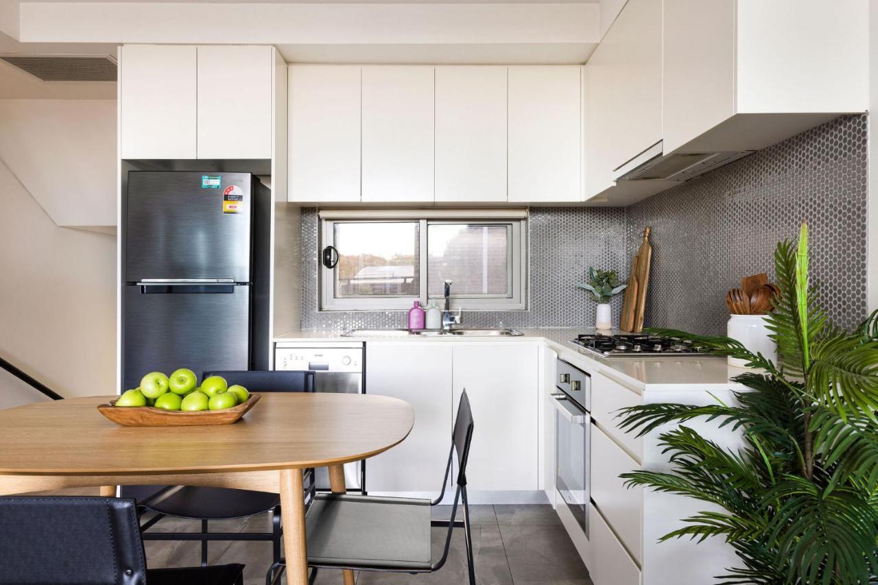 Kahlo Alexandria - Stylish 2 Bdrm Walk To Train Apartment Sydney