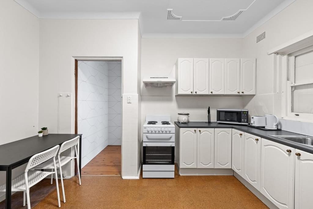 Exclusive Queen Free Wifi & Nearby Transport Holiday home Sydney