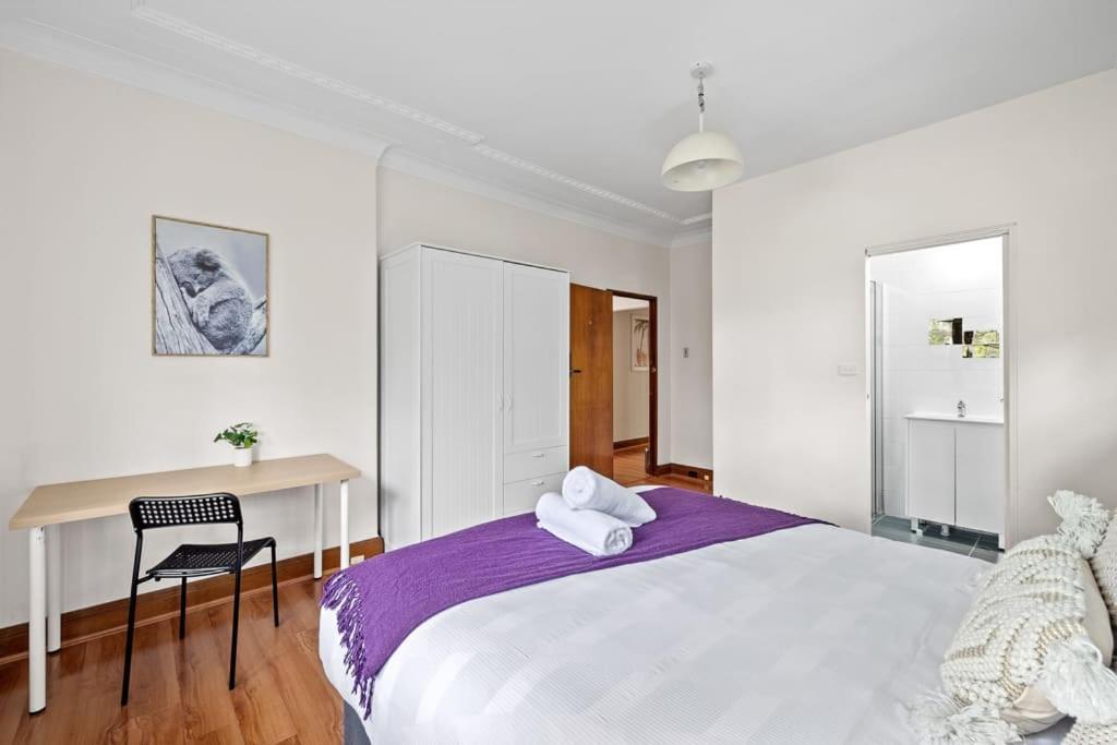 Exclusive Queen Free Wifi & Nearby Transport Holiday home Sydney