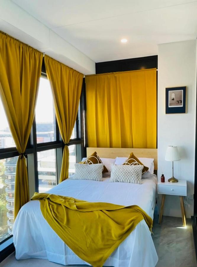 High Level In St Leonards Apartment Sydney