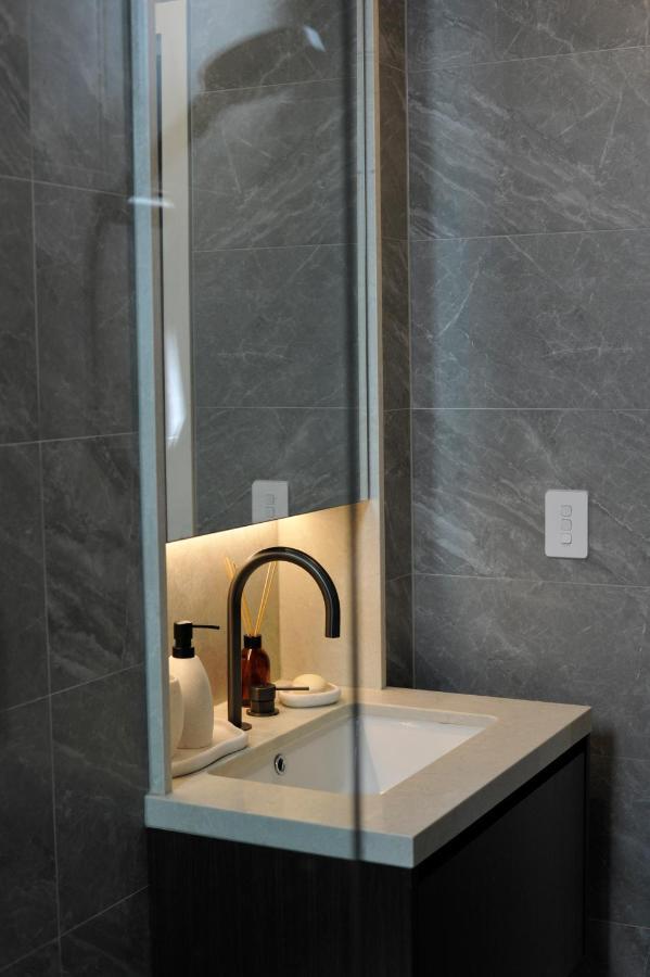 High Level In St Leonards Apartment Sydney