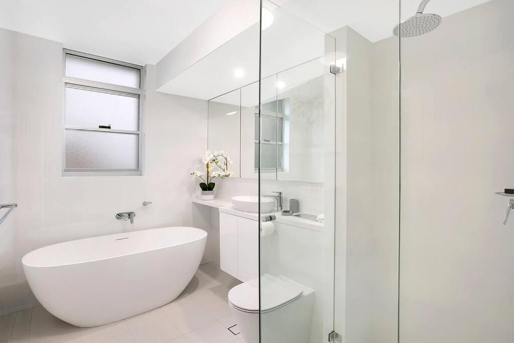 Haris - Modern 2br With Views Apartment Sydney