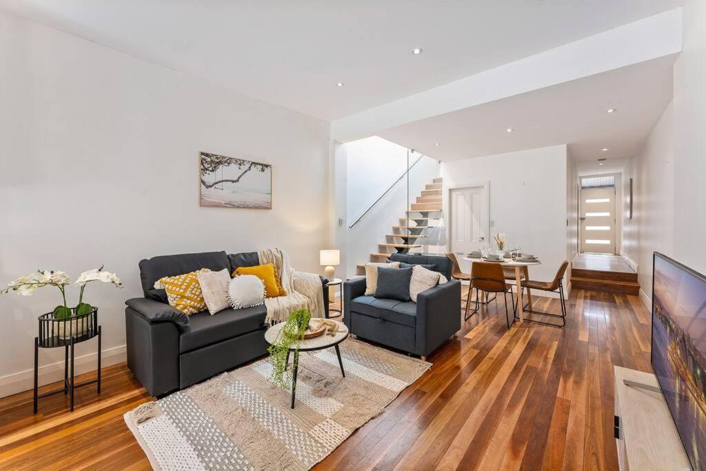 Holiday home Cbd Chic 3 Bedroom - Walk To Darling Harbour & Fish Market. *