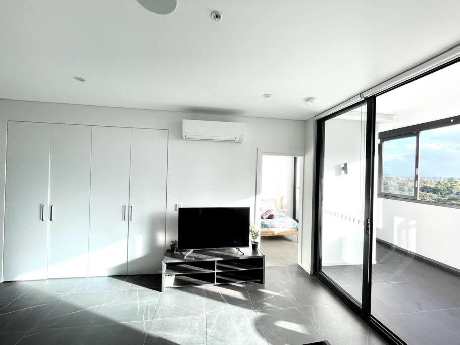 High Floor Skyline View 2br Close2olympic Park * Sydney