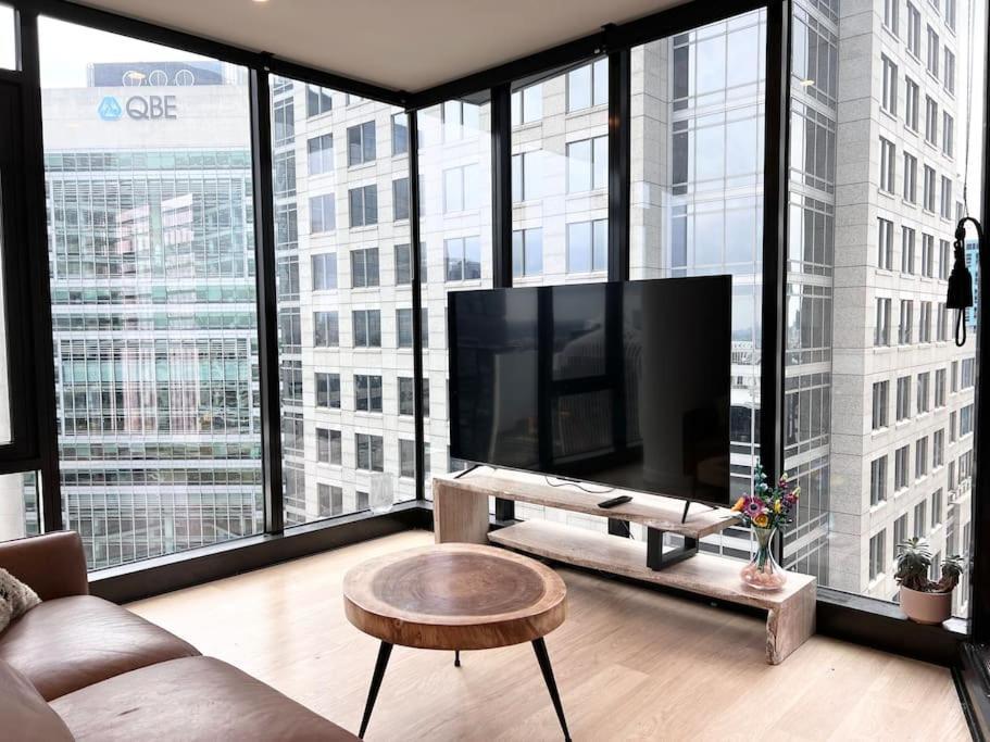 Cbd Luxury Furnished & Views Apartment