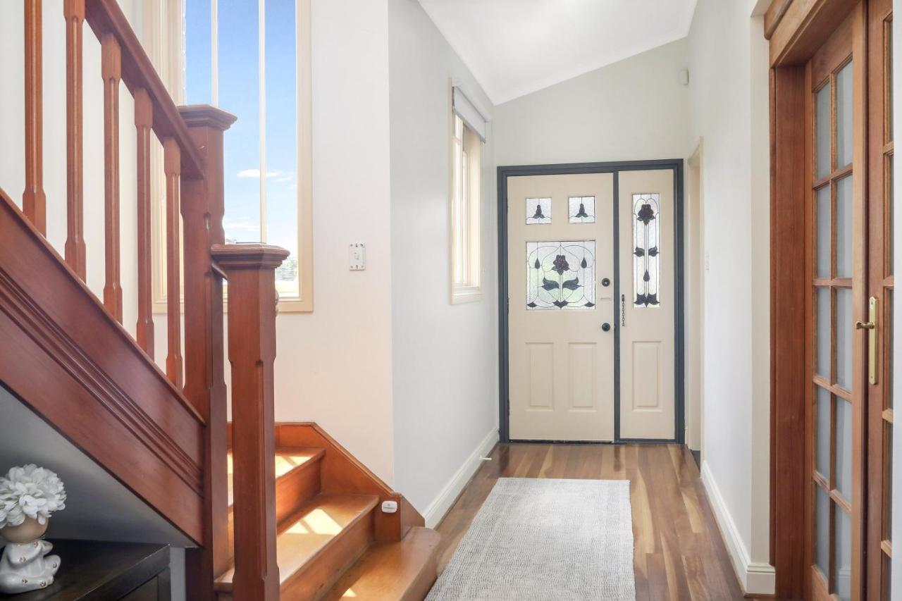 Eastwood Central, Walk To Station & Shops, Drive To Olympic Pousada *