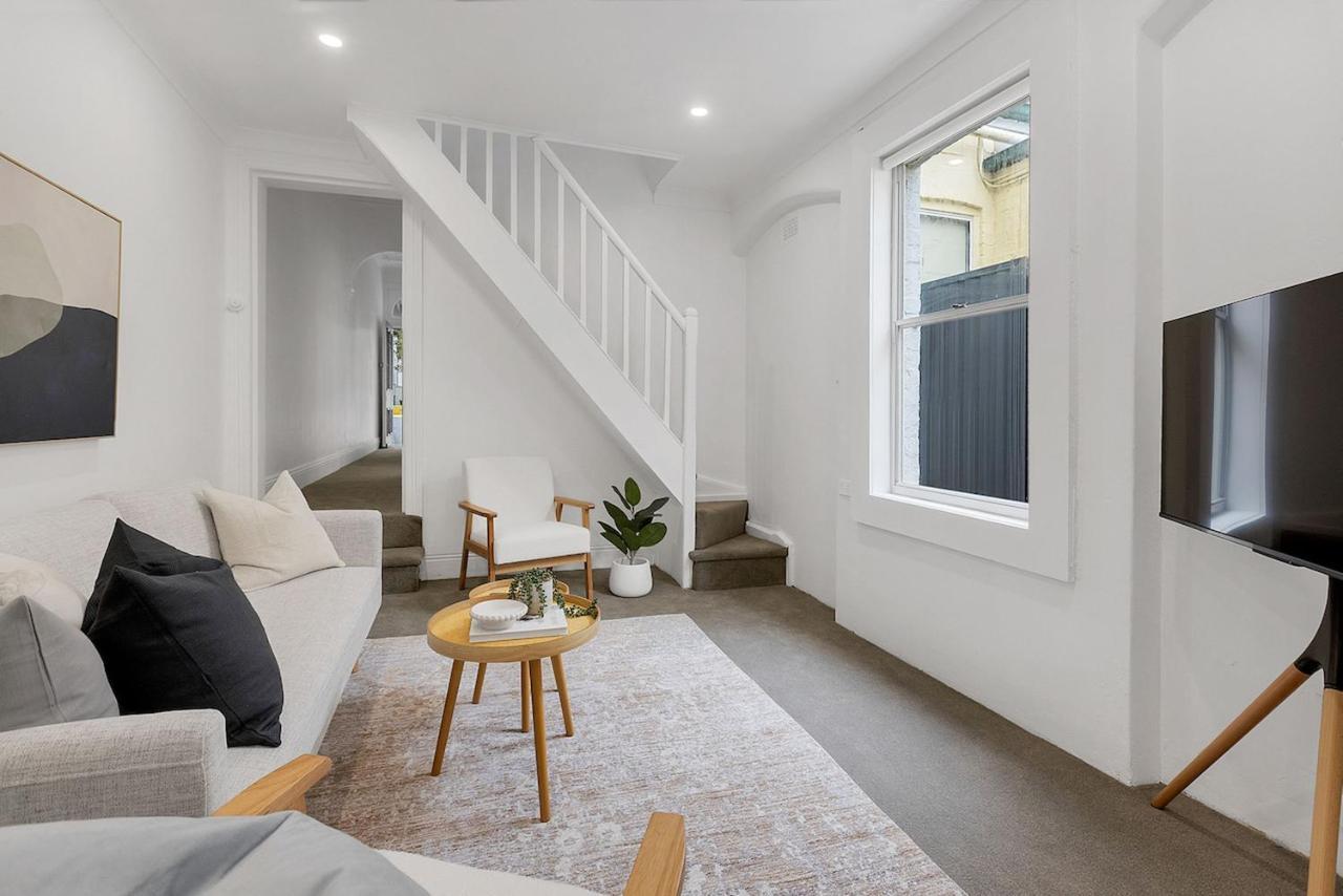 Chic 3-br Terrace - Prime Location, Modern Comforts Apartment *