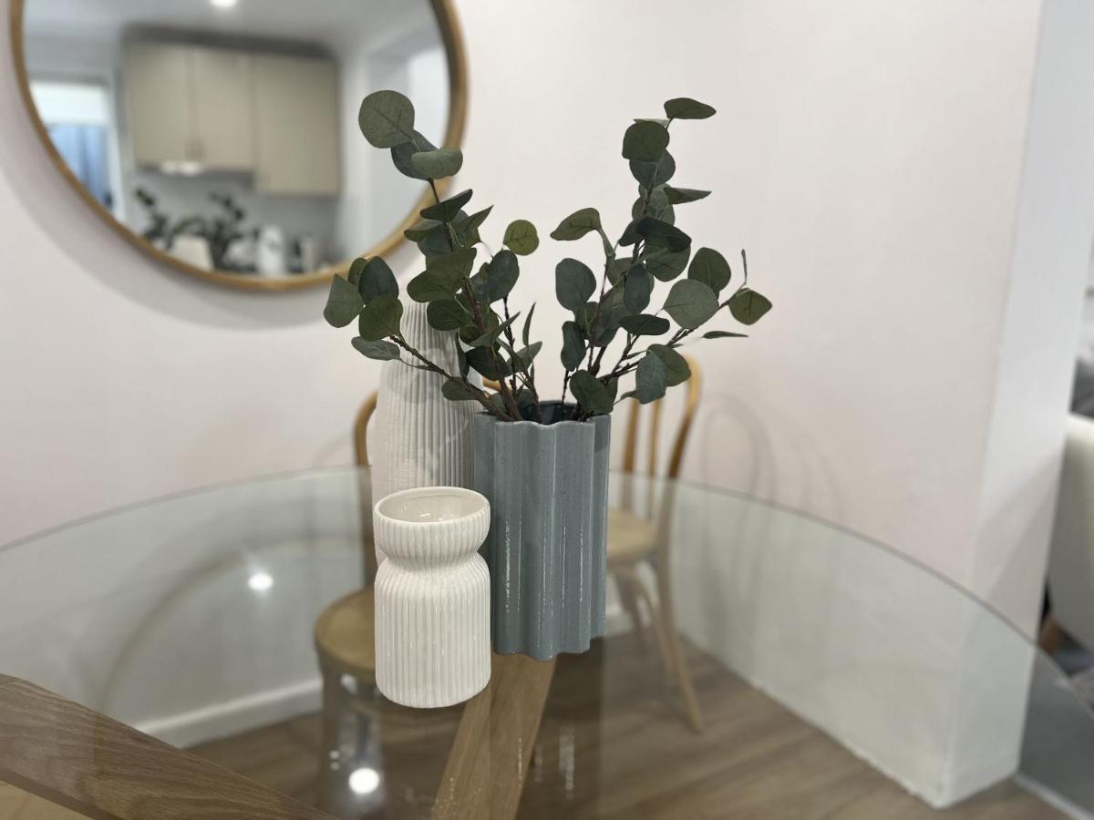 Chic 3-br Terrace - Prime Location, Modern Comforts Apartment