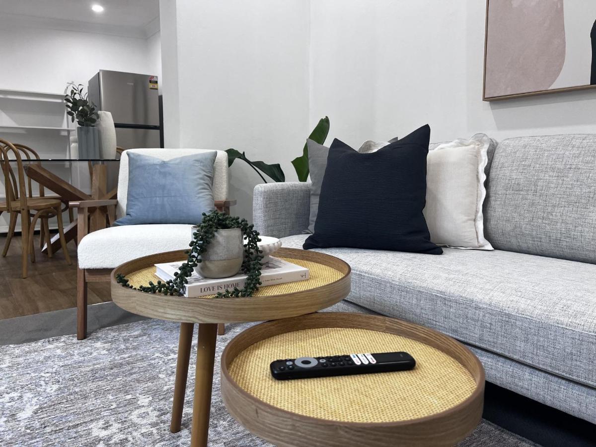 Chic 3-br Terrace - Prime Location, Modern Comforts Apartment Sydney