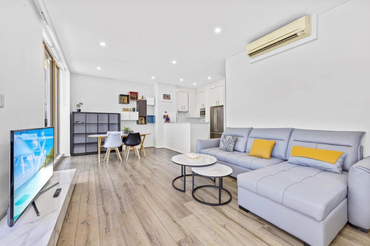Fabulous 2b Apt Waterloo Apartment