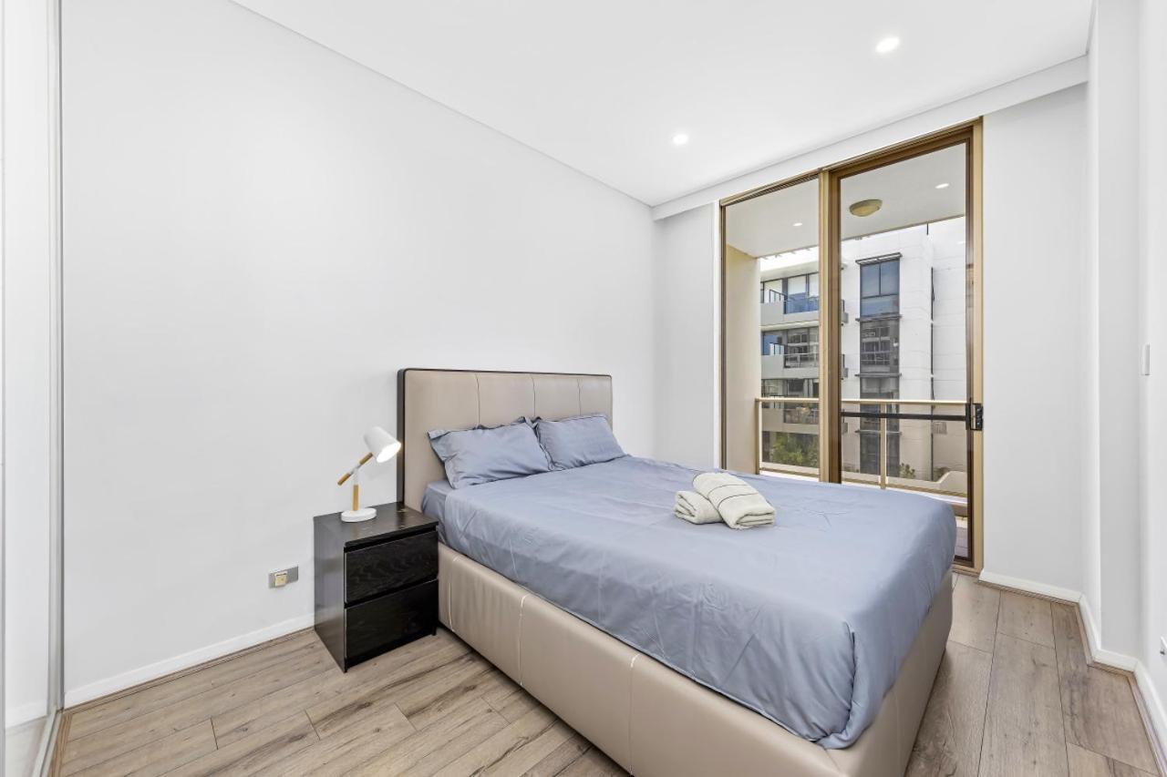 Fabulous 2b Apt Waterloo Apartment