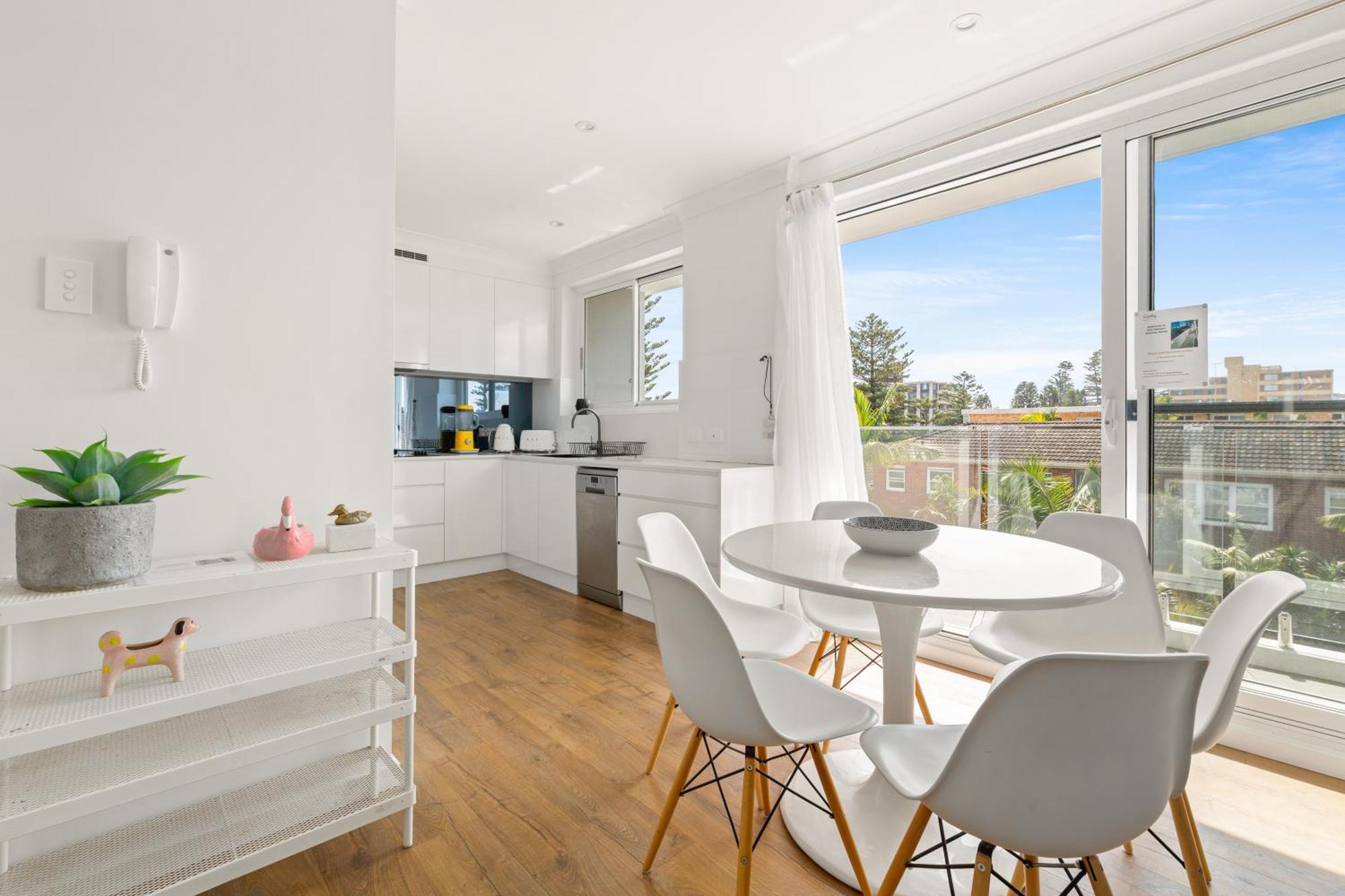 Chic Footsteps From Manly Beach Apartment Sydney