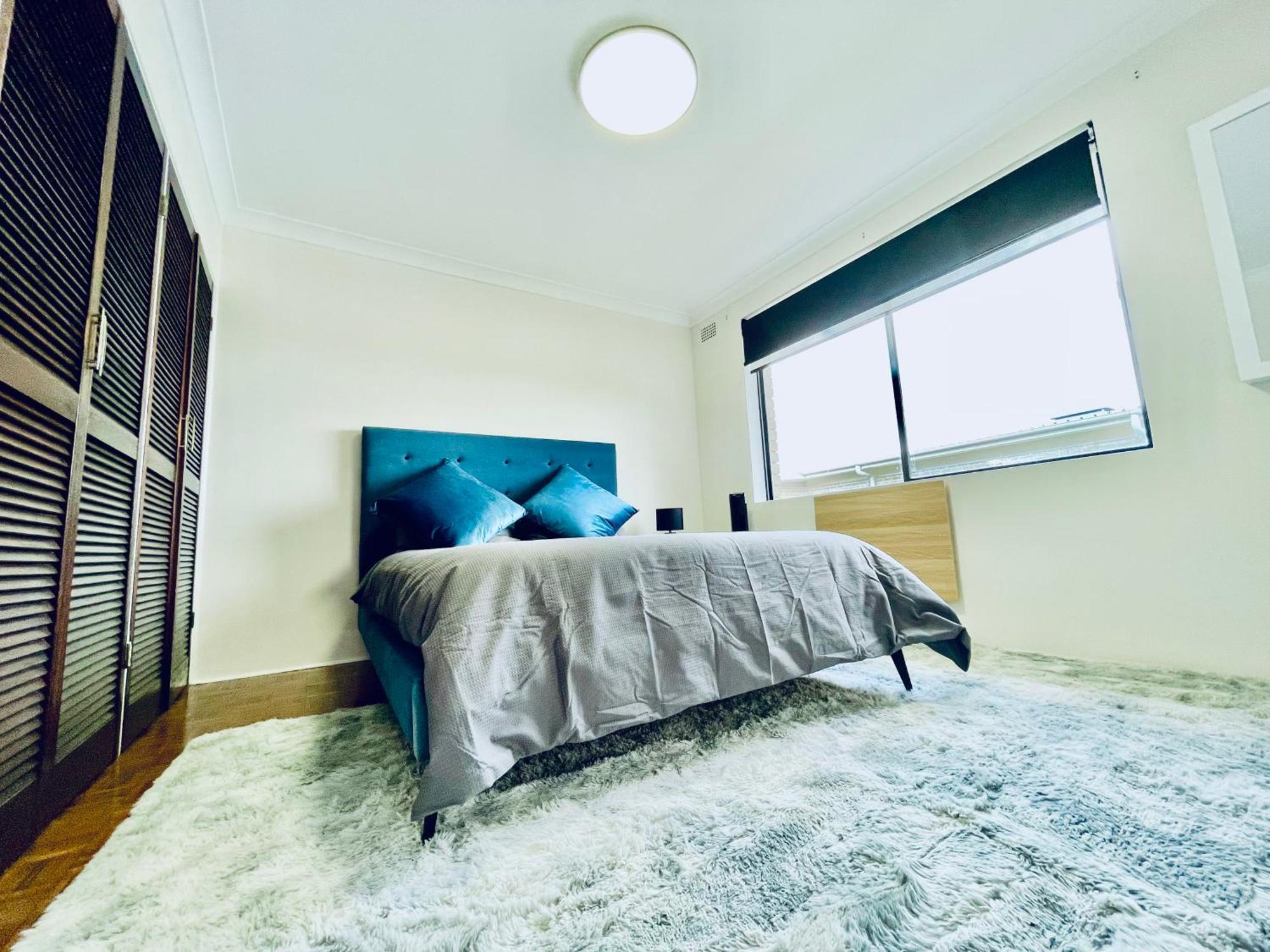 Private View 1 Bed With Parking *