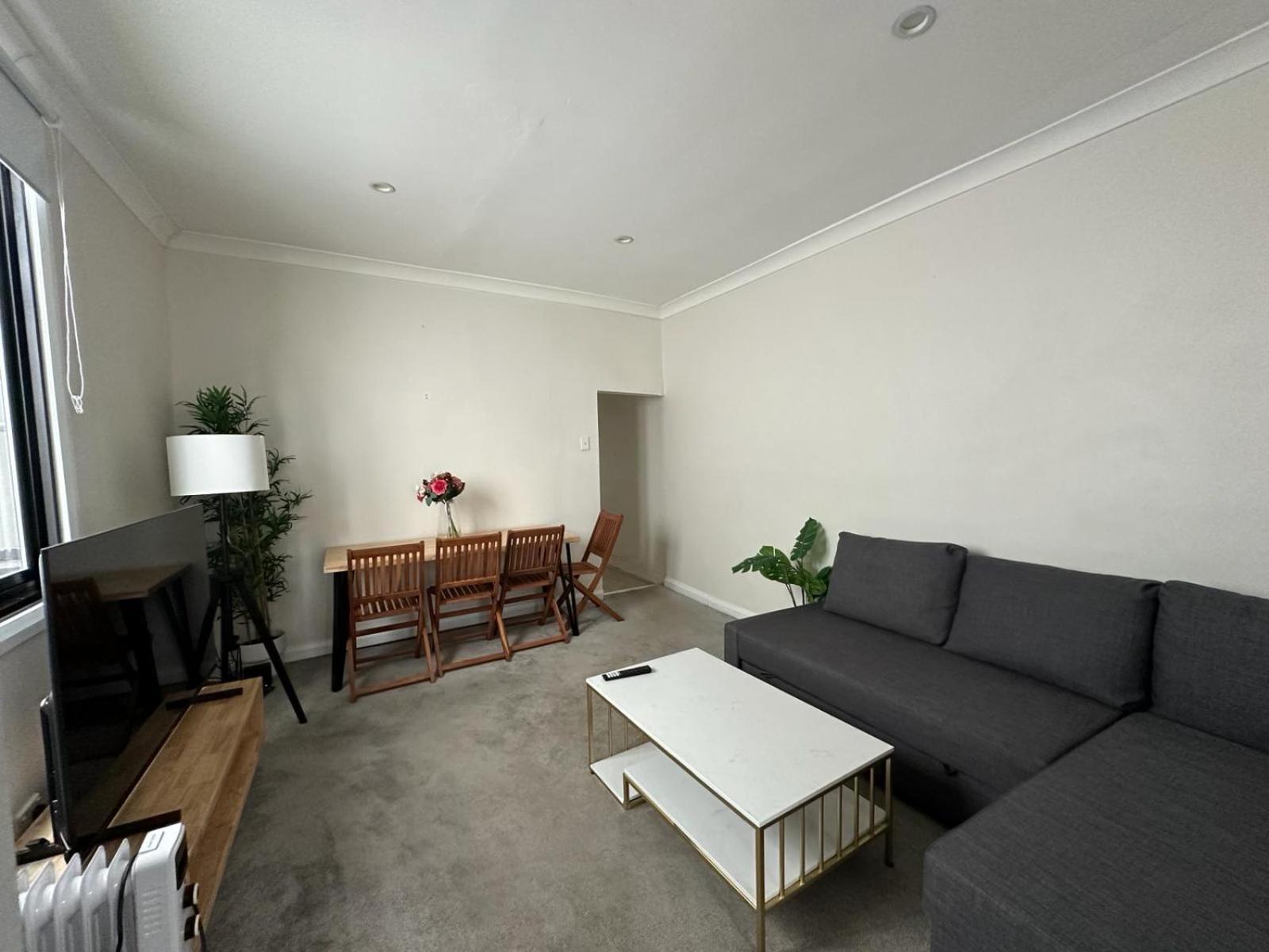 Dynamic 2 Bedroom Close To Buzz Darling St 2 E-bikes Included