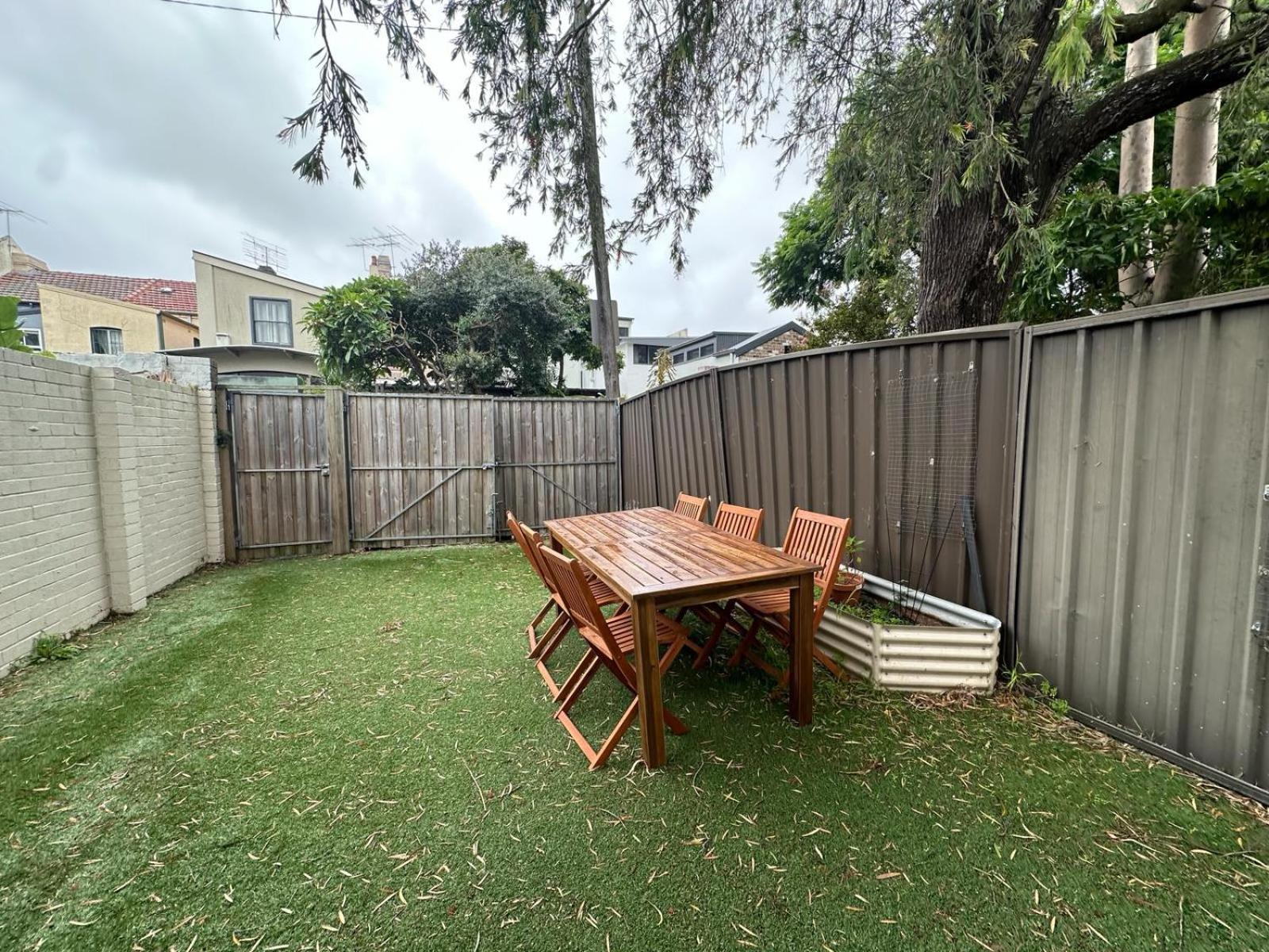 Dynamic 2 Bedroom Close To Buzz Darling St 2 E-bikes Included Holiday home