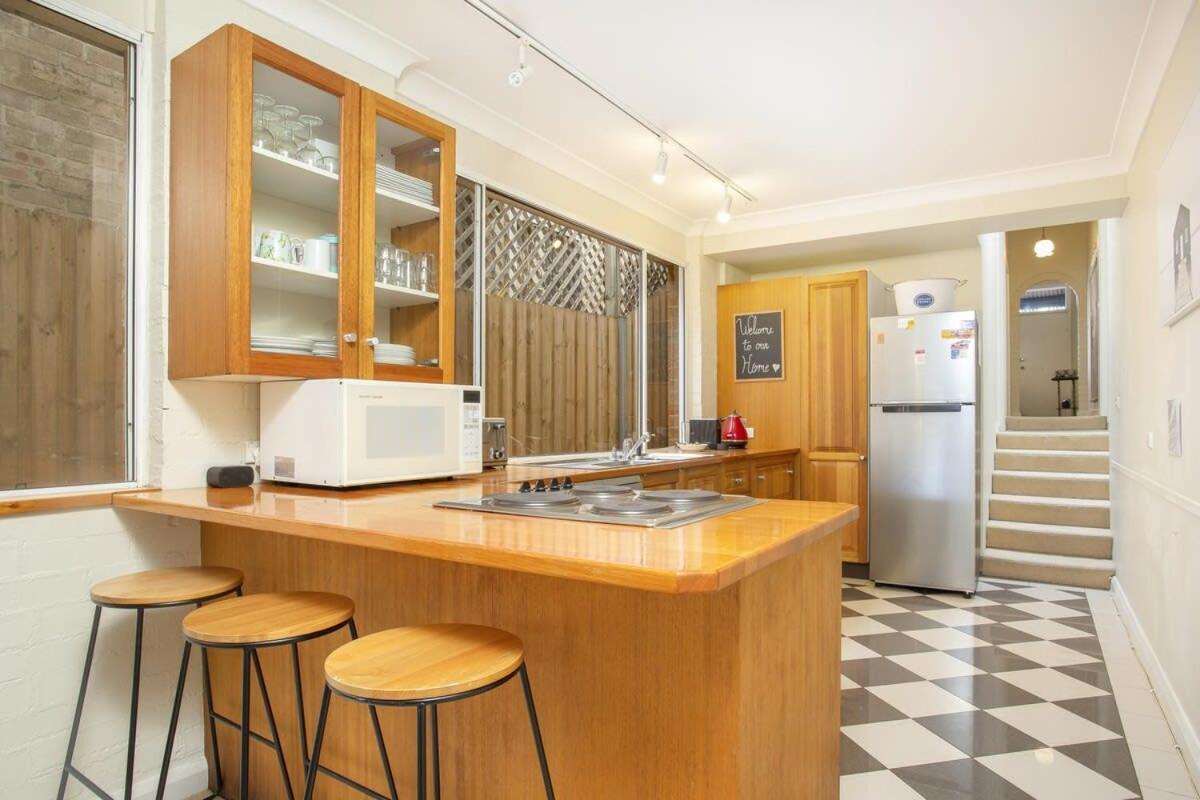 Comfortable Terrace In Location *