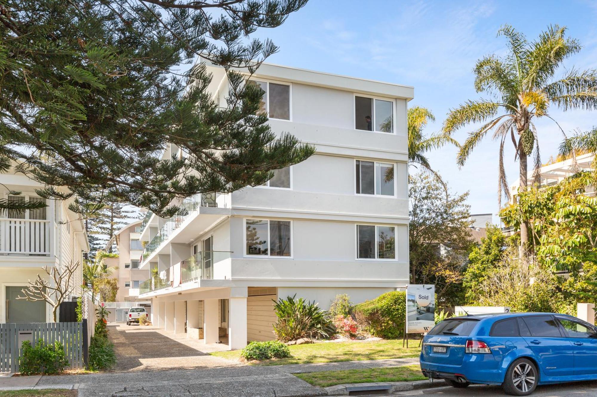 Chic Footsteps From Manly Beach Apartment