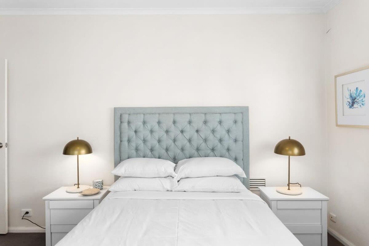 Apartment Bright 2-bed Unit With Parking By The Sydney