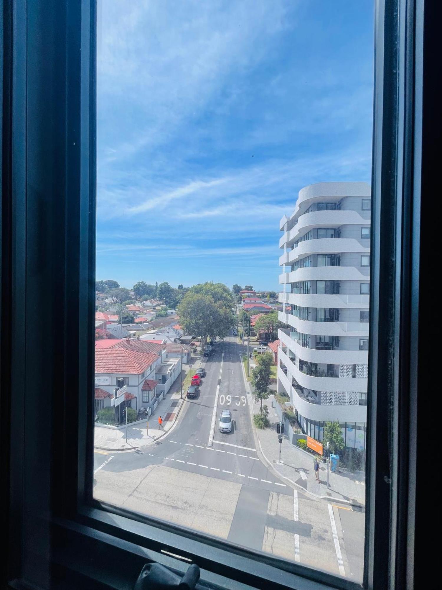 Apartment Whole 2 Bedroom Apartment, 2 Bedroom 1 Living, 3 Double Beds, 1-6 People