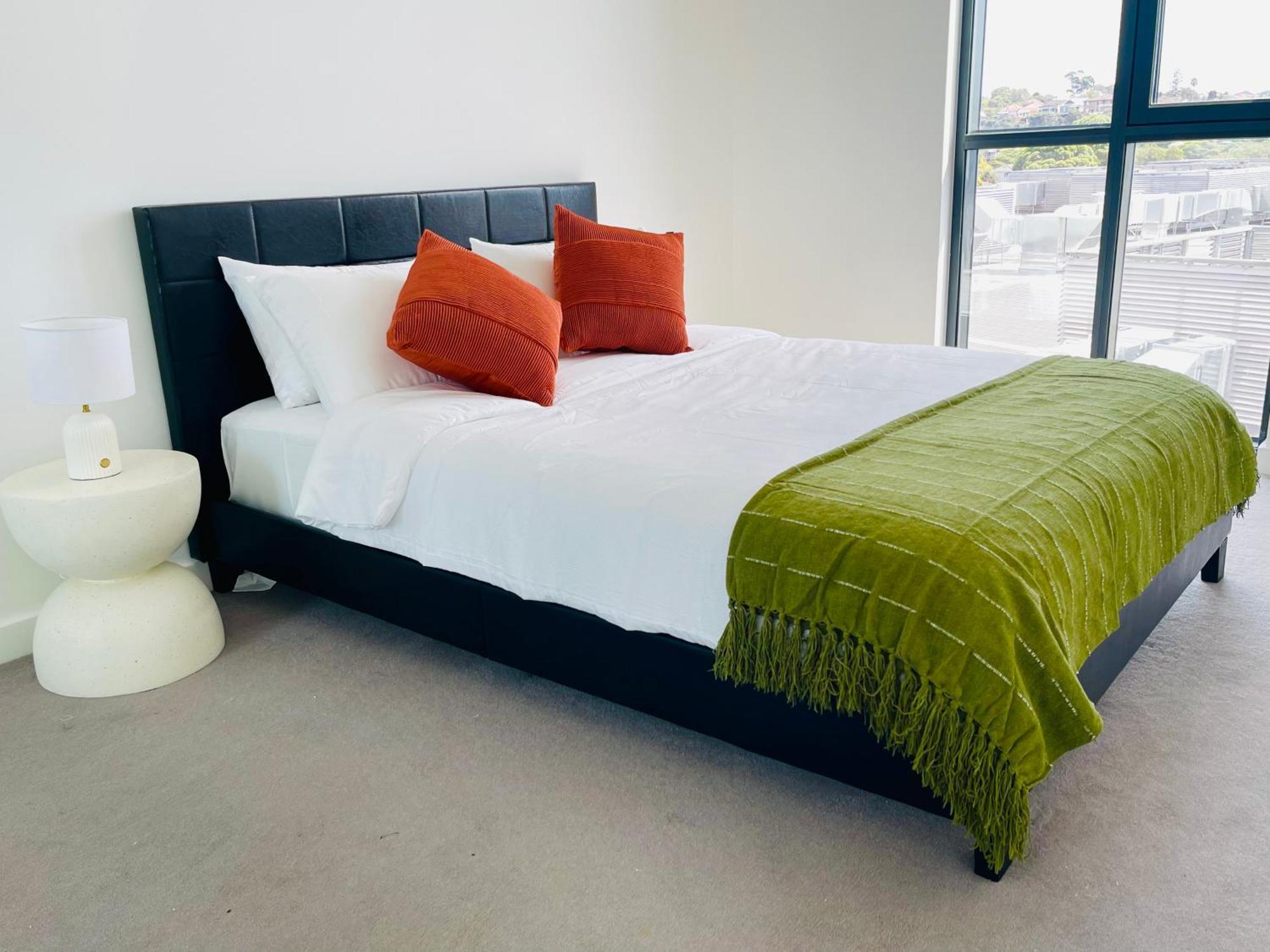 Whole 2 Bedroom Apartment, 2 Bedroom 1 Living, 3 Double Beds, 1-6 People *