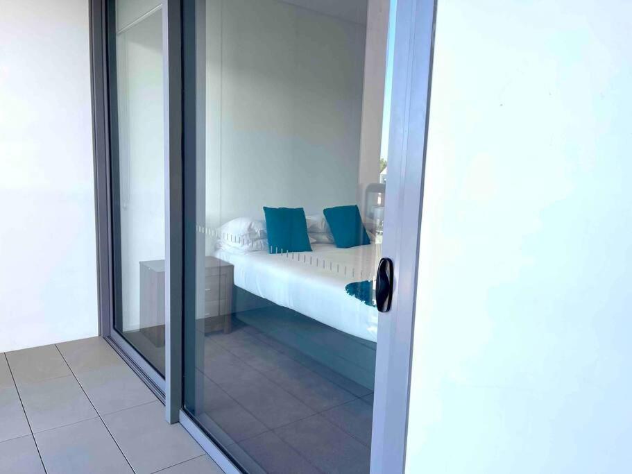 Side Beauty @ Chippendale 1 Bedroom Aircon Apartment *