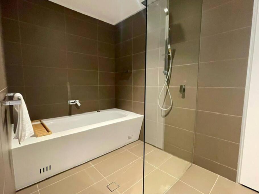 Side Beauty @ Chippendale 1 Bedroom Aircon *