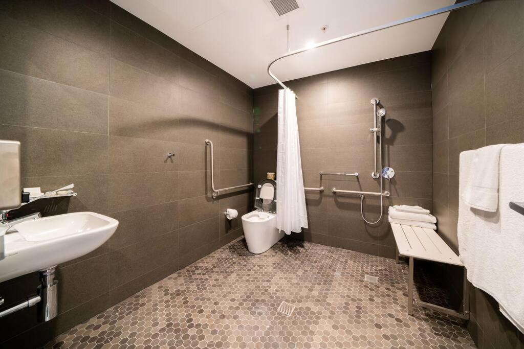 The Rosella Suite—boutique Living Sydney