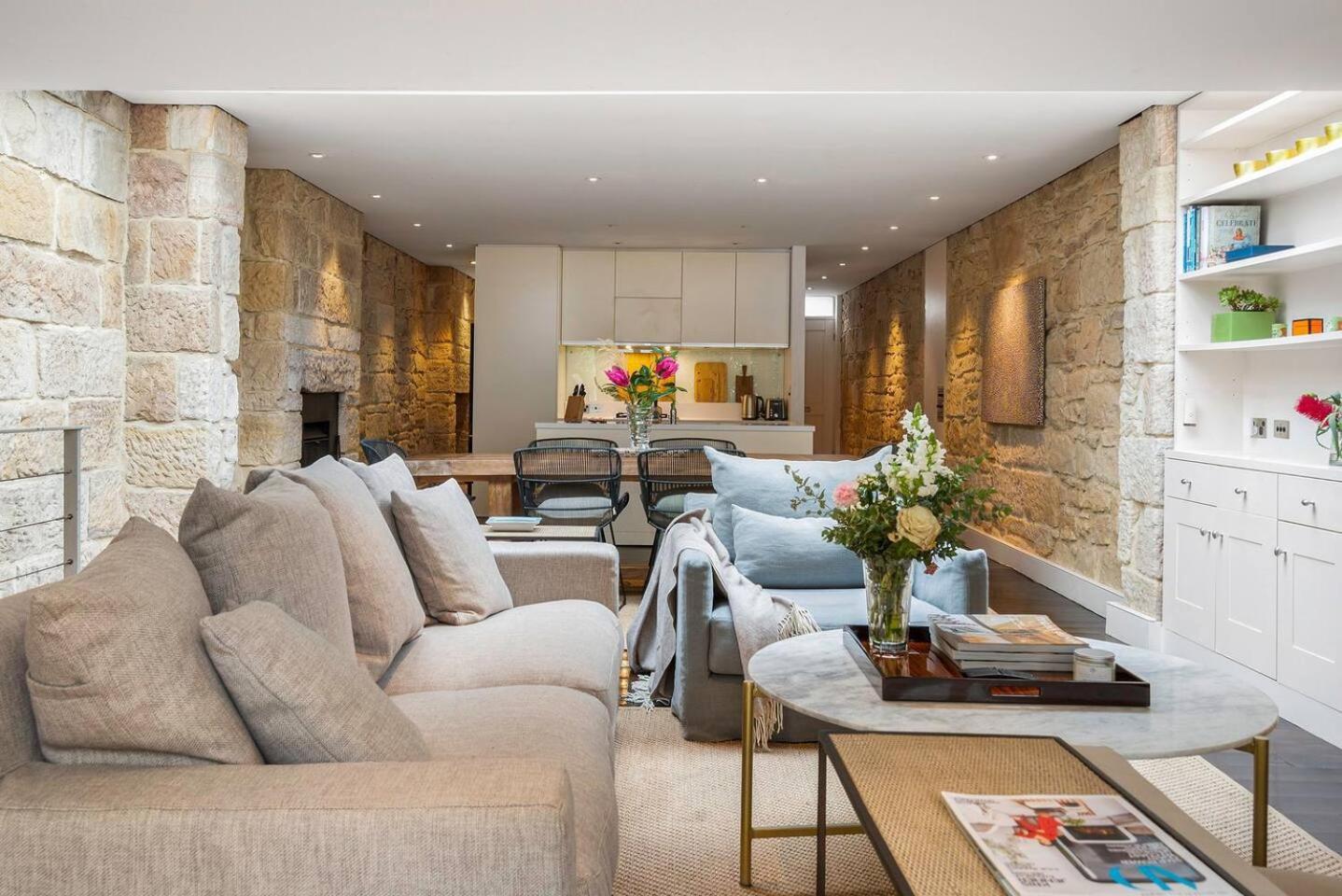 Elegant Paddington Sandstone With Parking Holiday home *