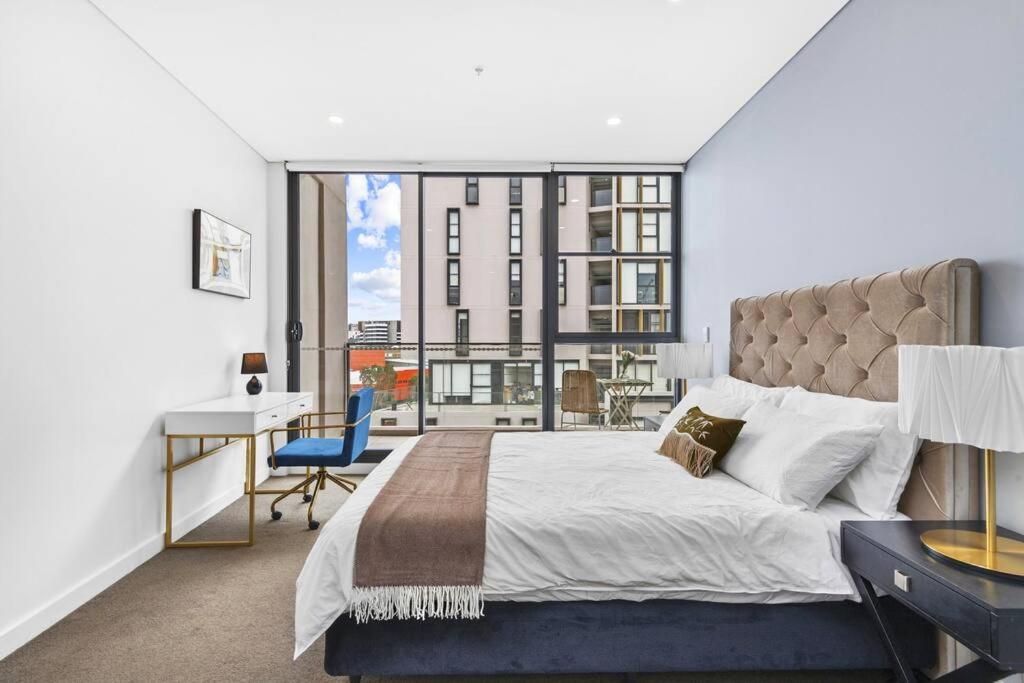 Urban Bliss 3br Retreat - Split Level, Views, Parking Apartment