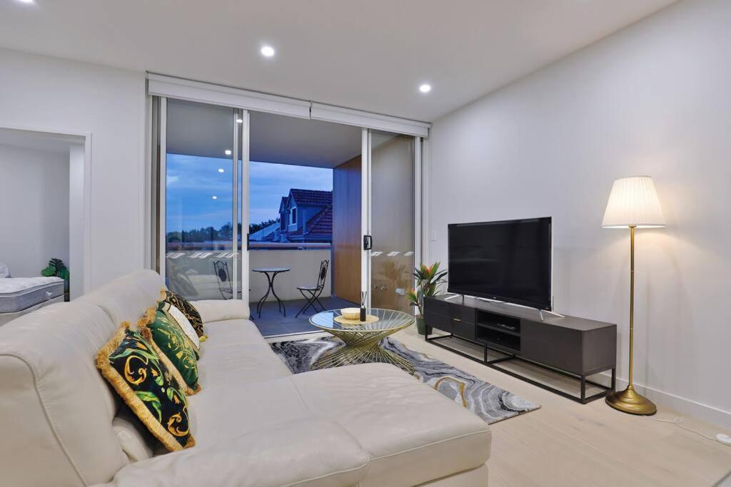 Leichhardt Serene Retreat - Views, Parking, Ease *