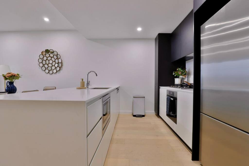Leichhardt Serene Retreat - Views, Parking, Ease Apartment Sydney