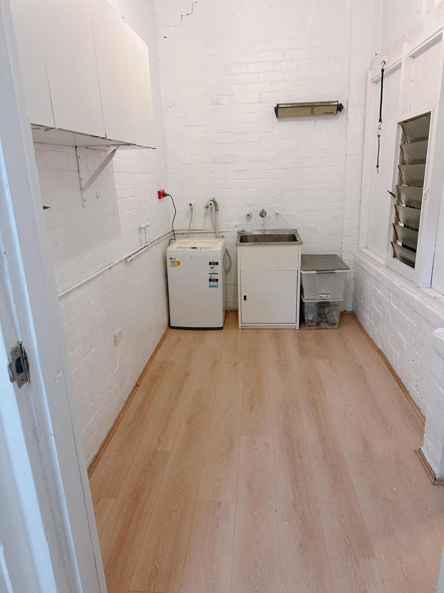 Three Bedroom House Within Walking Distance To Light Rail Station Sidney