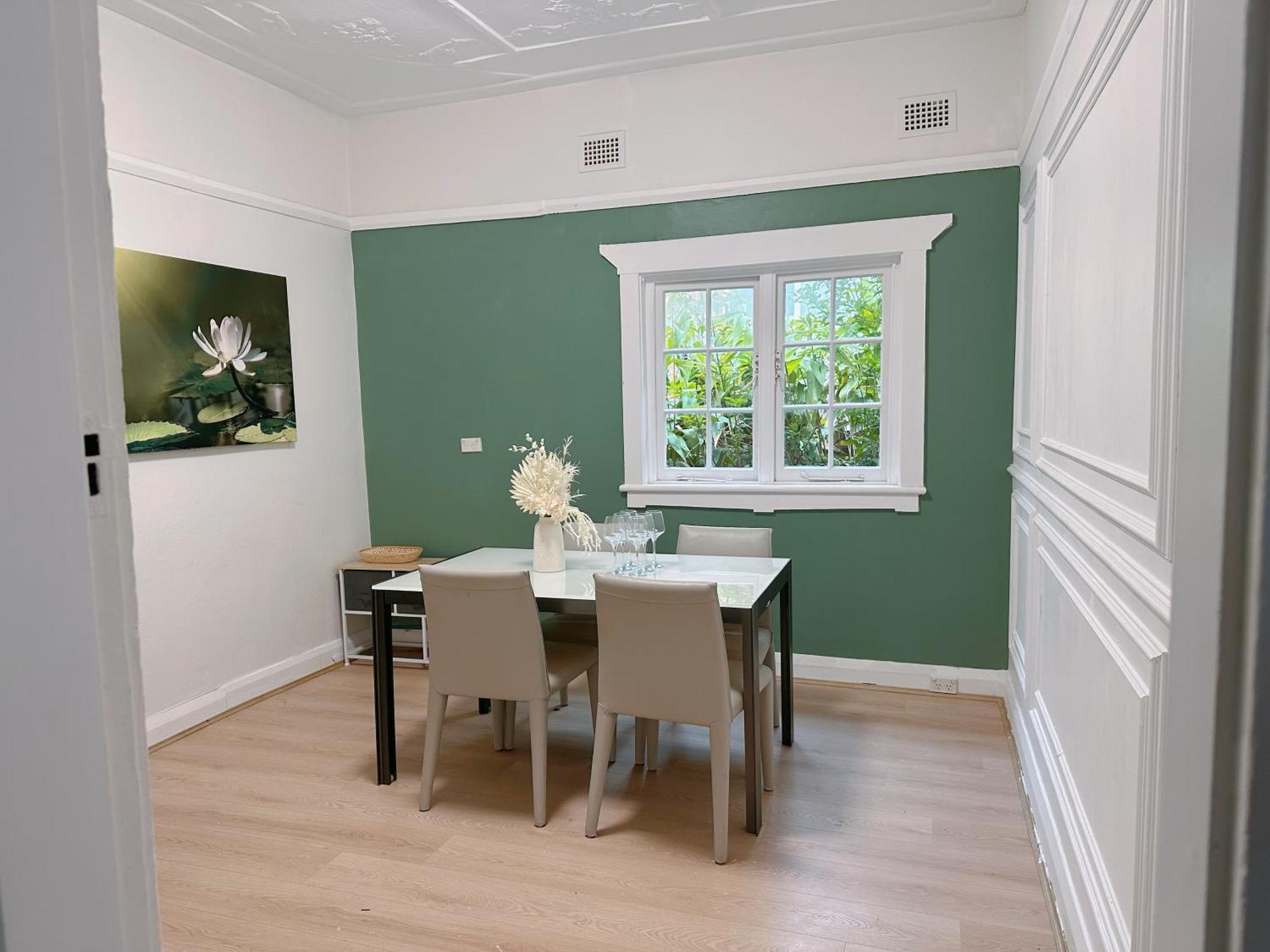 Three Bedroom House Within Walking Distance To Light Rail Station Casa de férias Sidney