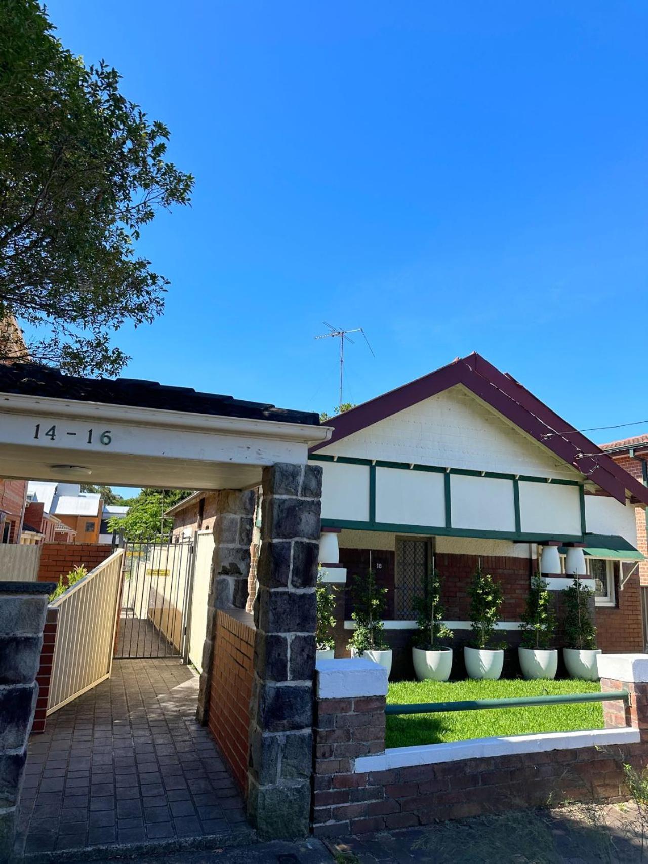 Three Bedroom House Within Walking Distance To Light Rail Station Sidney