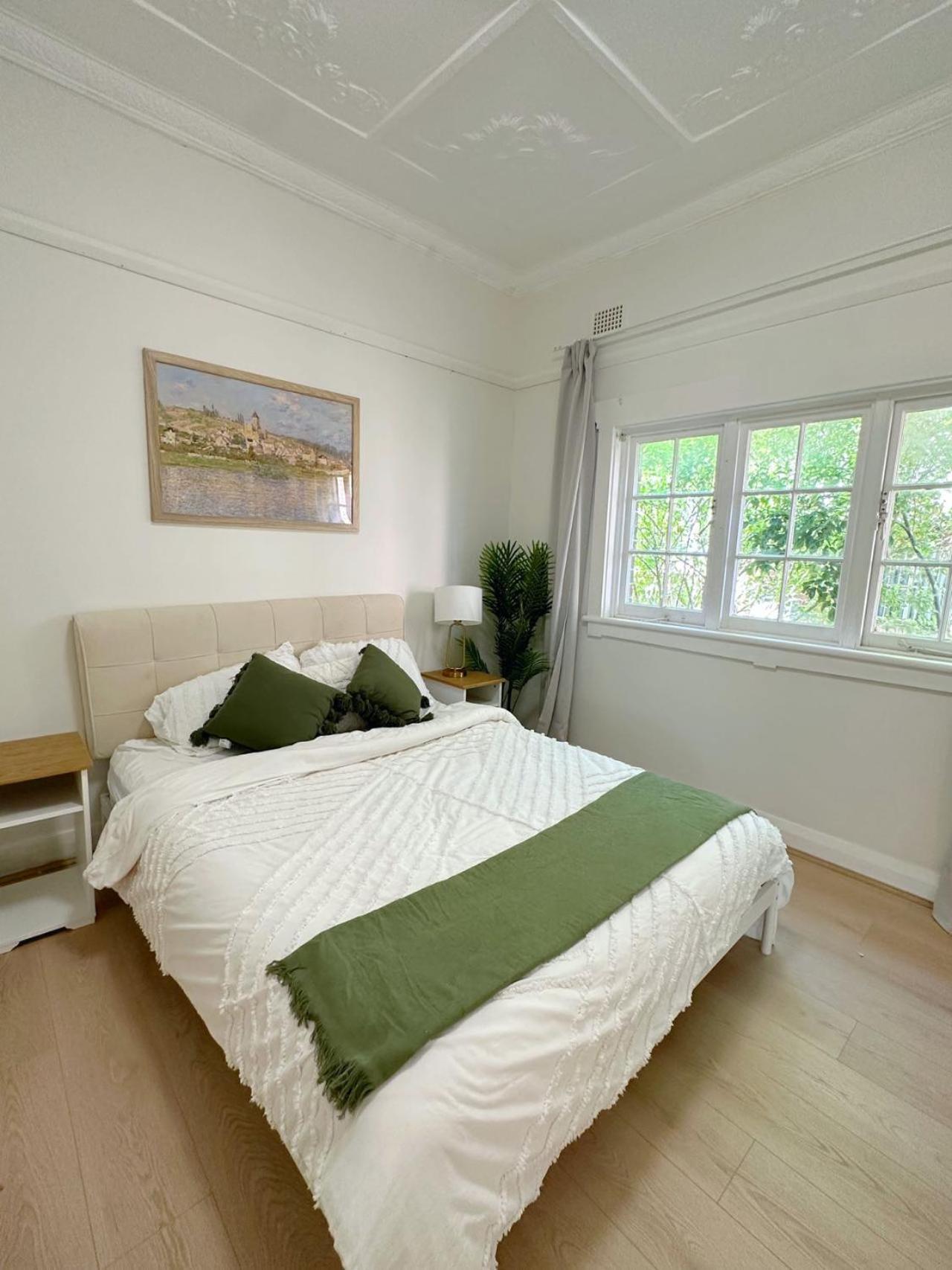 Three Bedroom House Within Walking Distance To Light Rail Station Casa de férias *