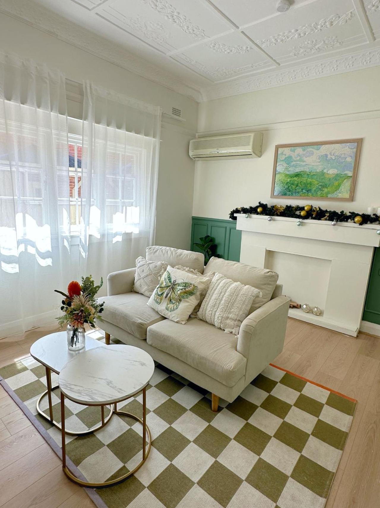 Three Bedroom House Within Walking Distance To Light Rail Station Casa de férias