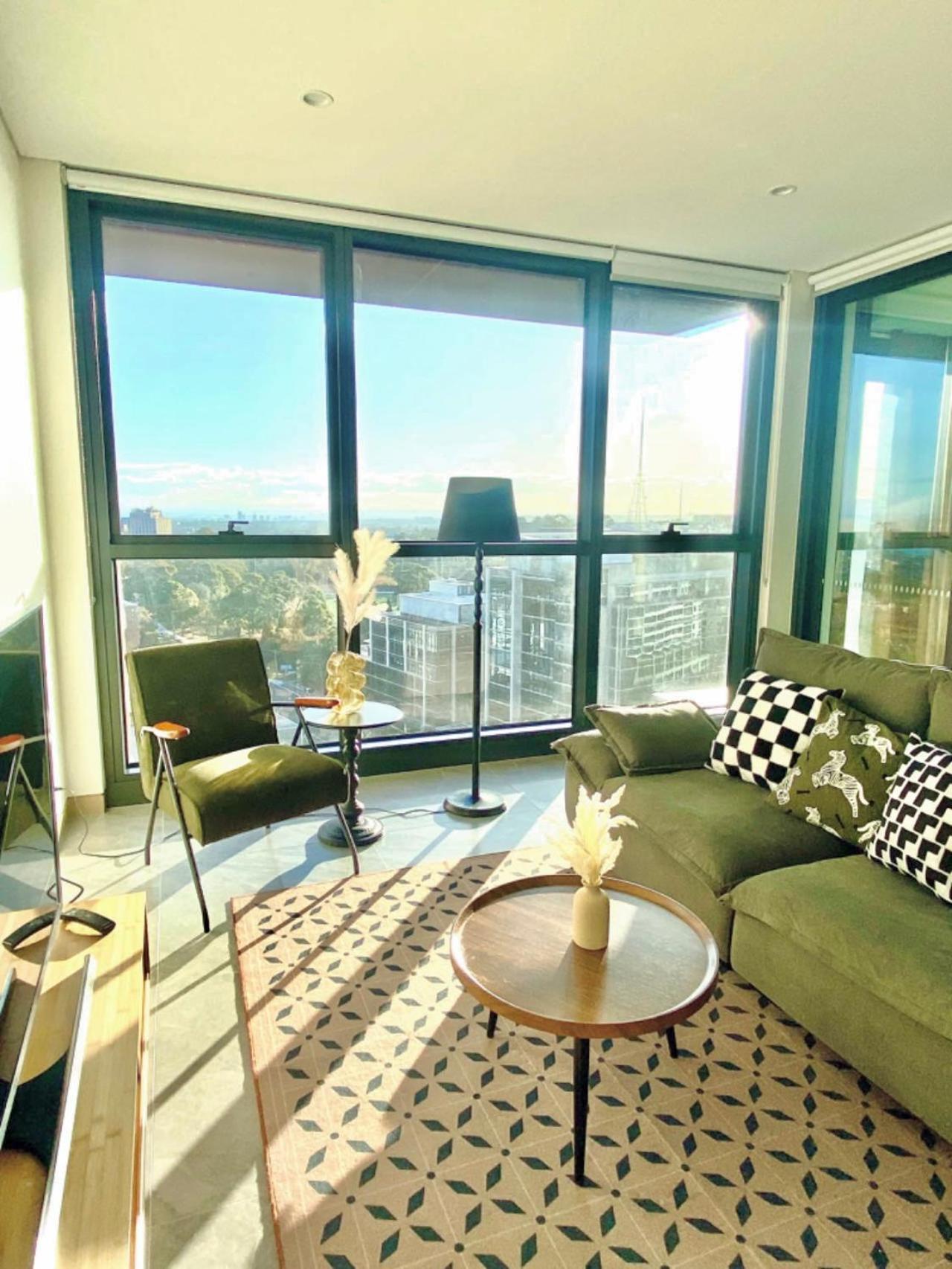 High Level In St Leonards Apartment Sydney