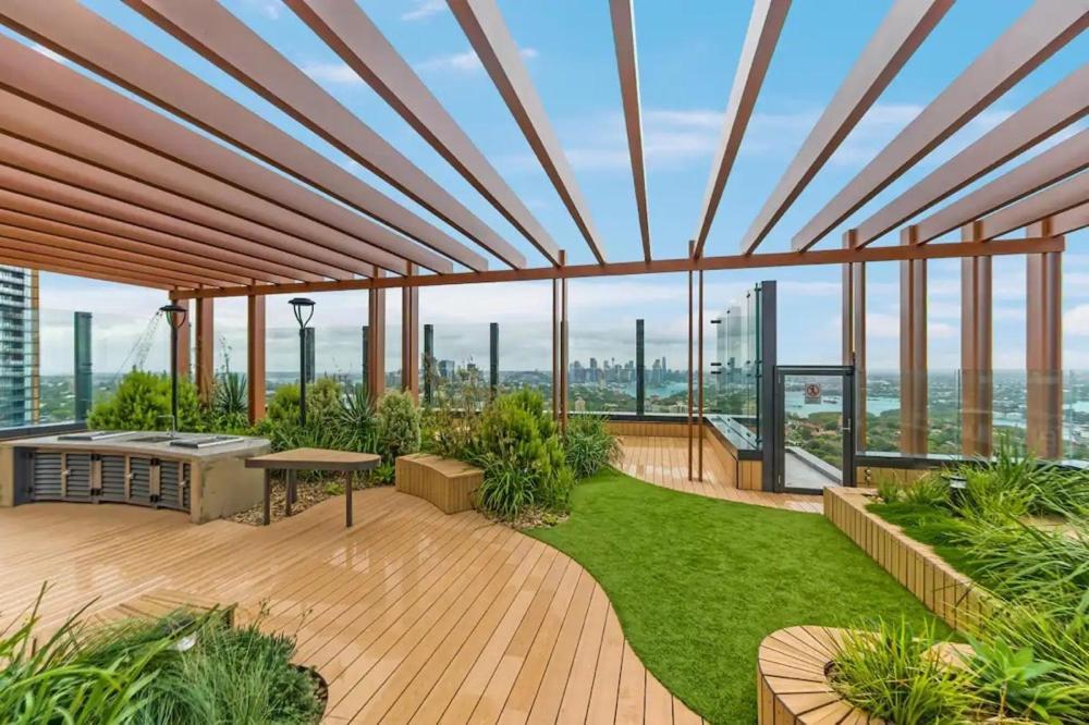 High Level In St Leonards Apartment Sydney
