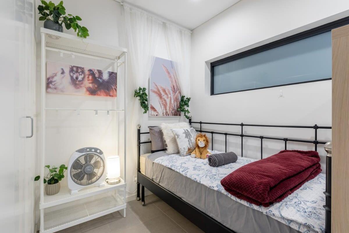 1bedroom And Study In Homebush Sleeps 5 Sydney