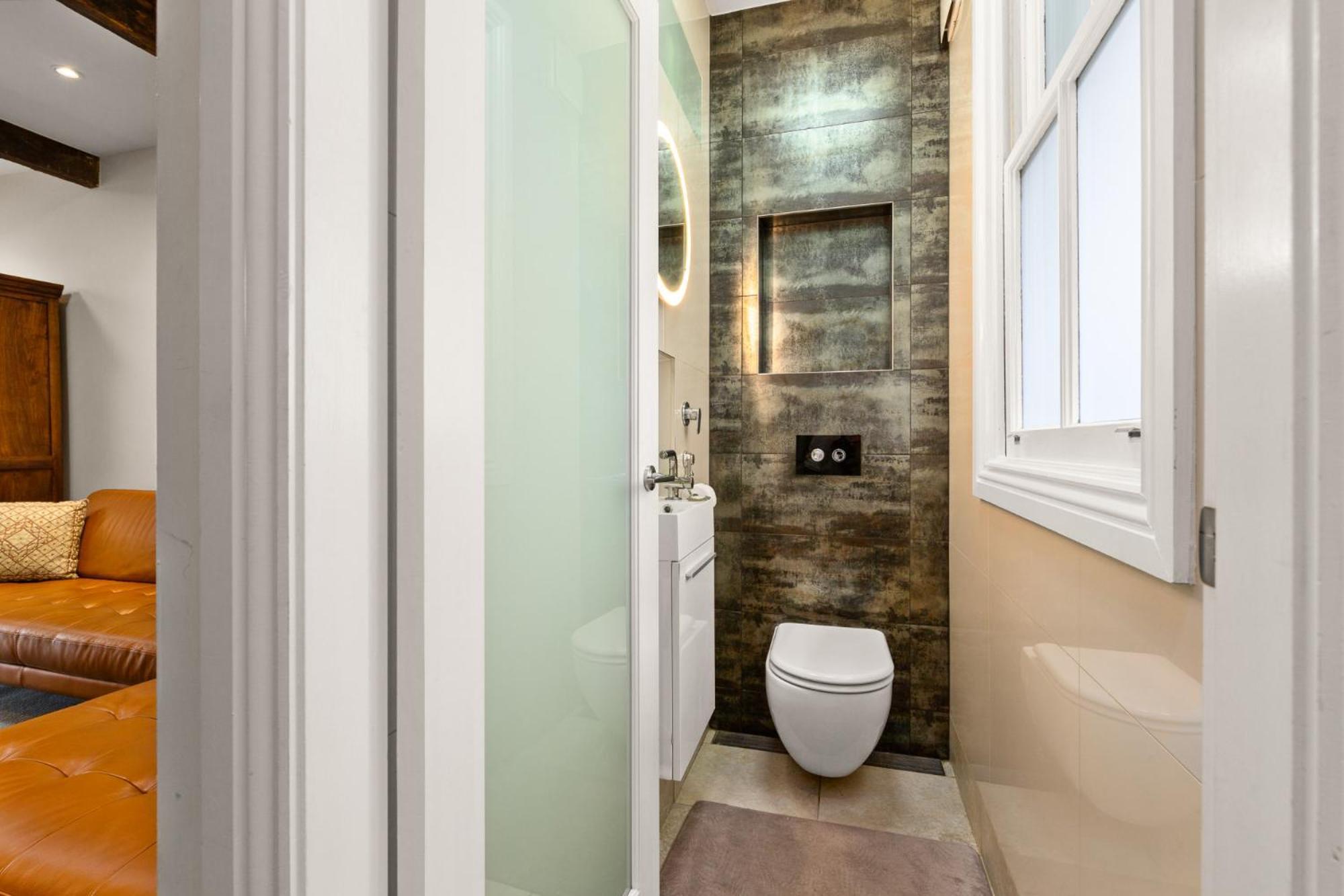 Elegant 1-bed With Study By Balmain Wharf *