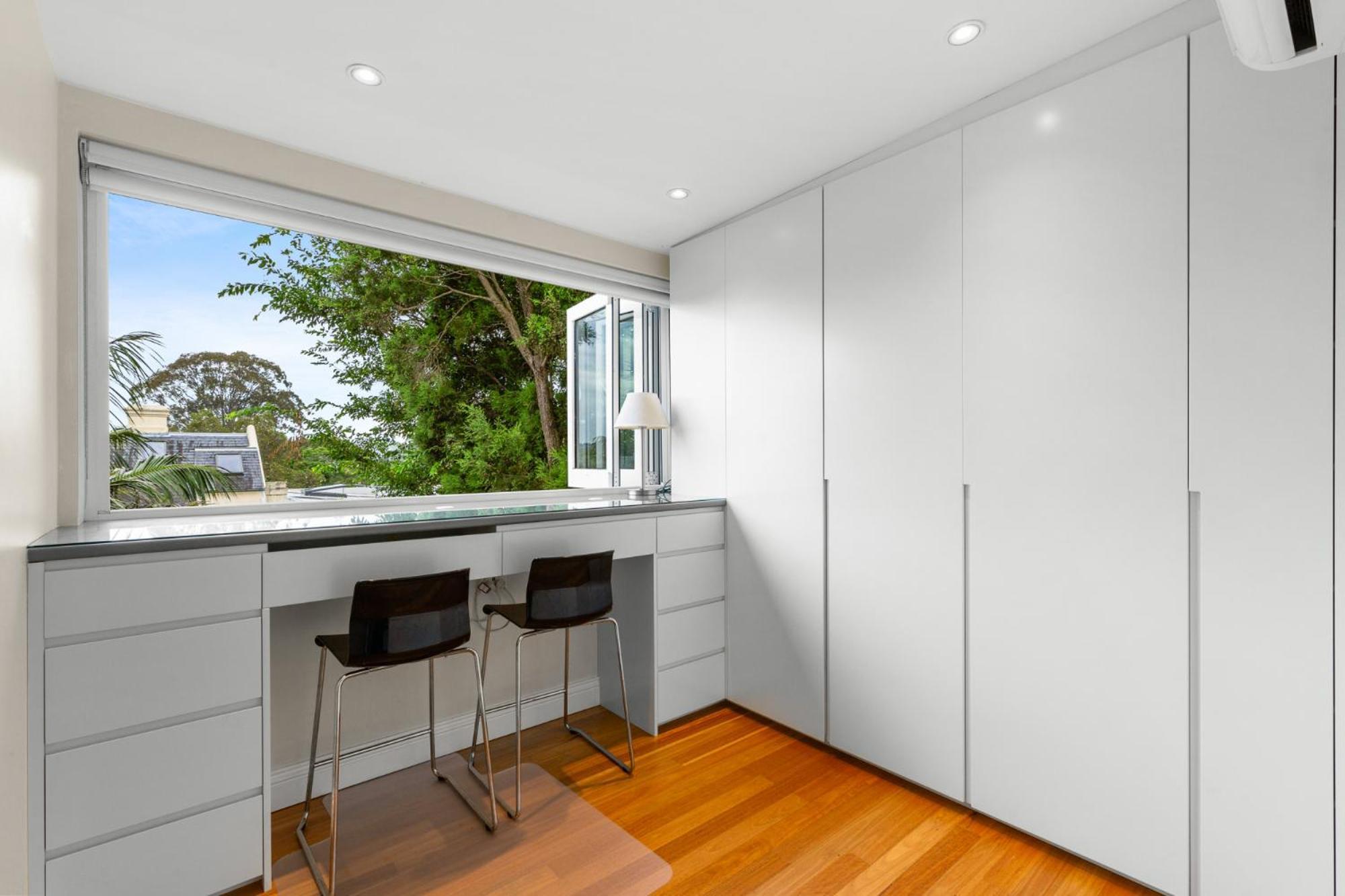 Bahay bakasyunan Elegant 1-bed With Study By Balmain Wharf Sydney