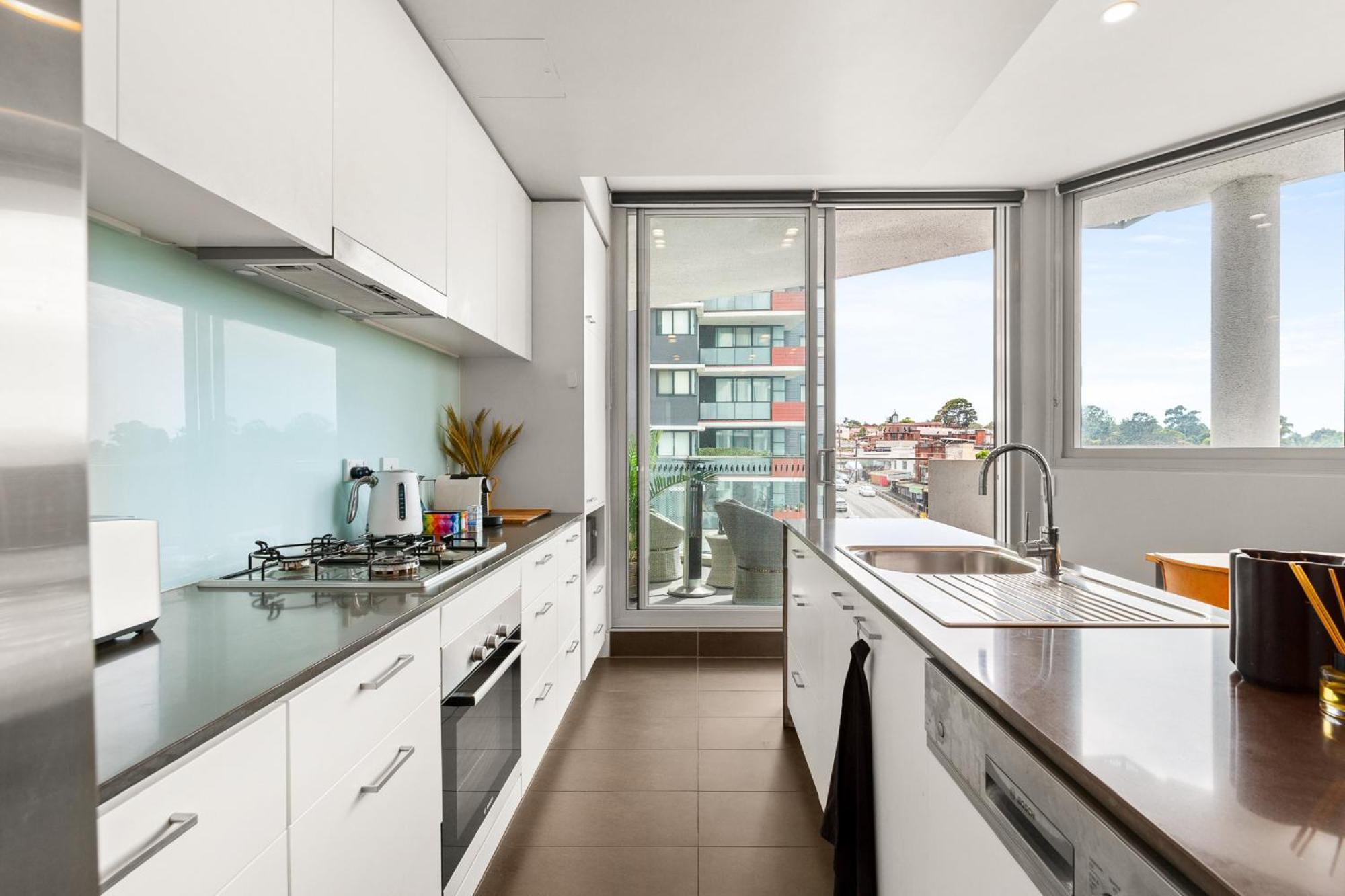 Elegant 1-bed By Riverside Park & Amenities Apartment